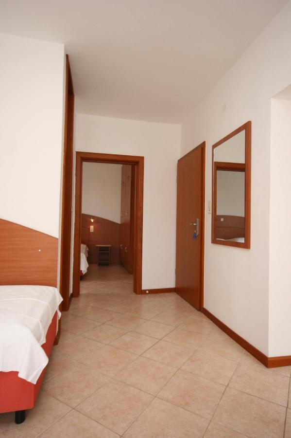 Apartments With A Parking Space Novalja, Pag - 6398 Экстерьер фото